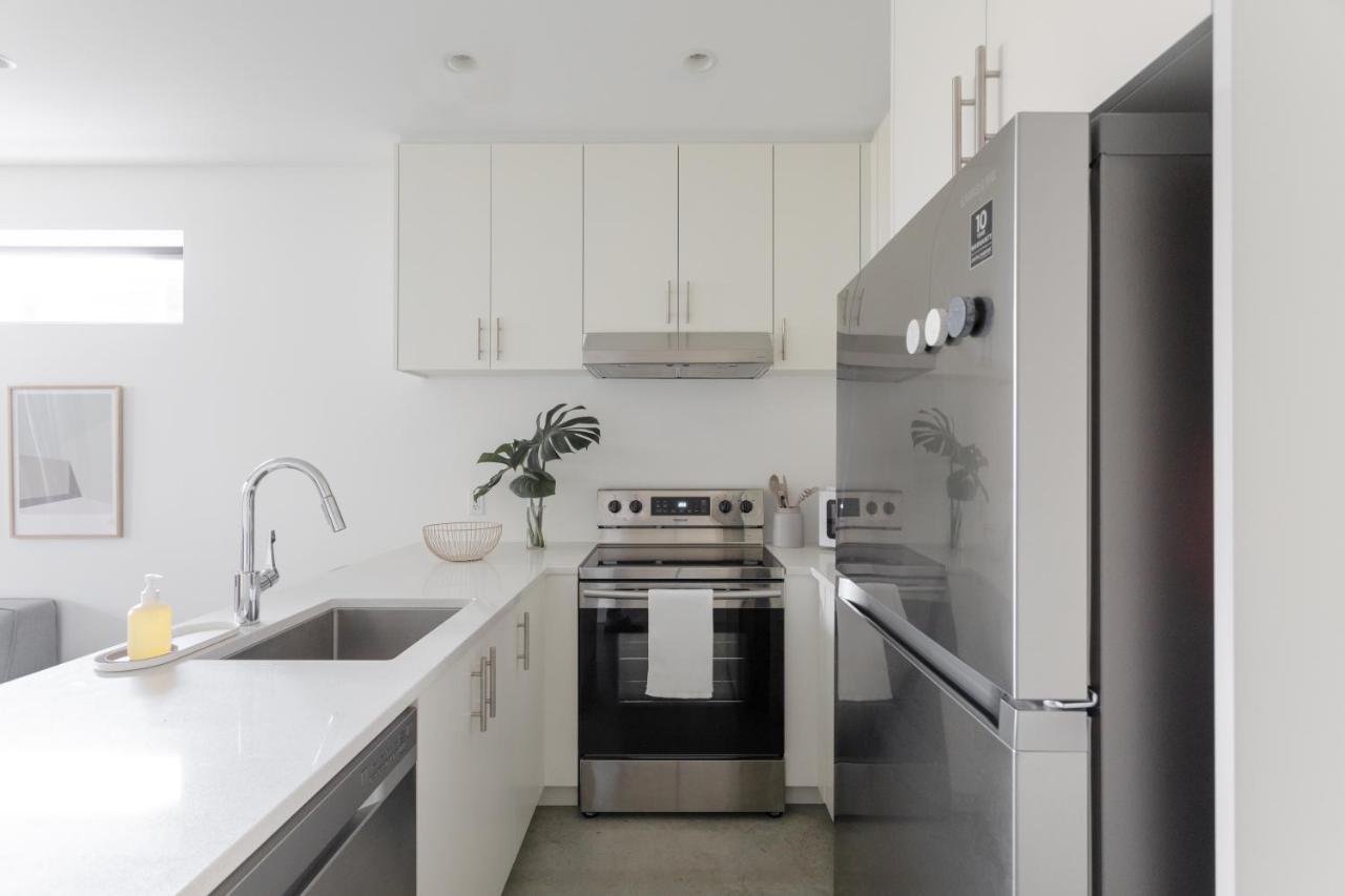 Welcome To Kinn Apartment - Lovely One Bedroom バンクーバー エクステリア 写真