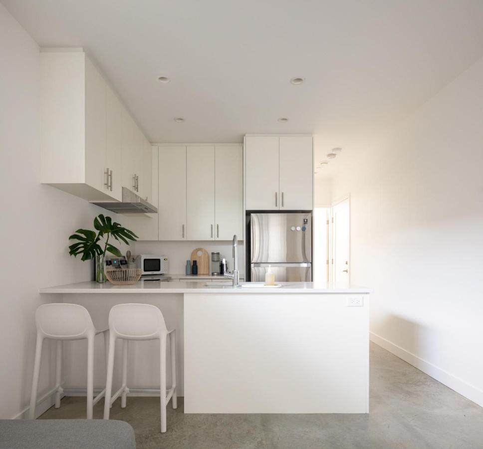 Welcome To Kinn Apartment - Lovely One Bedroom バンクーバー エクステリア 写真