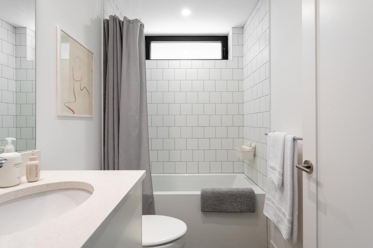 Welcome To Kinn Apartment - Lovely One Bedroom バンクーバー エクステリア 写真